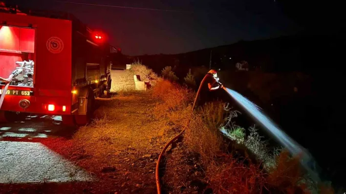 Şarköy'de dere kenarında çıkan yangın yerleşim alanlarına sıçramadan söndürüldü