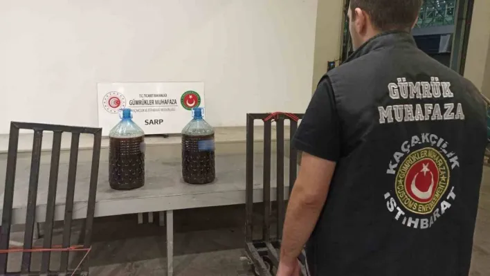 Sarp Sınır Kapısı'nda el arabası içerisinde gizlenmiş kestane balı ele geçirildi