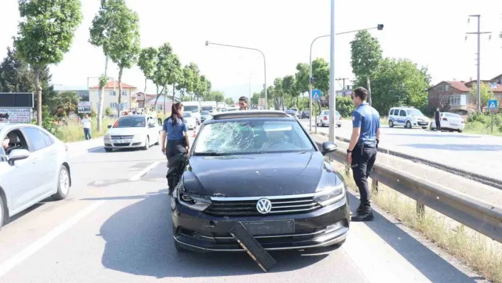 Satışı yeni alınan lüks otomobil ile 13 yaşındaki çocuğa çarptı
