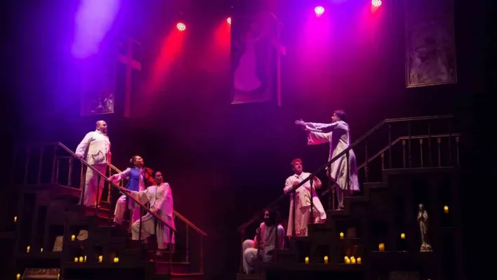 Şehir tiyatrosu perdesini öğretmenler için ücretsiz açıyor