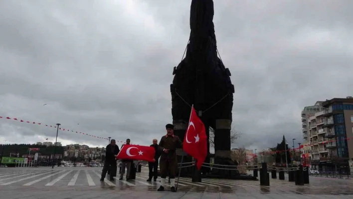 Şehitler için 508 bin adım atarak Çanakkale'ye geldi