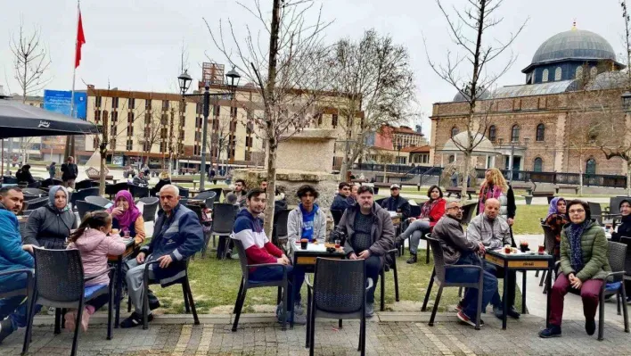 Şehre Vefa Grubu depremzede ailelere Balıkesir'i tanıttılar