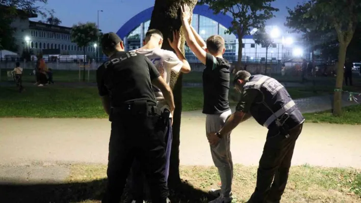 Şehrin en yoğun park ve bahçelerinde polisten uygulama