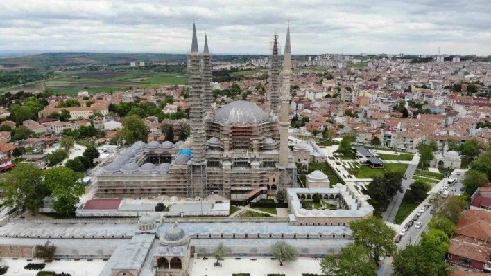 Selimiye Camii'nin dev kubbe aleminin montajı başladı