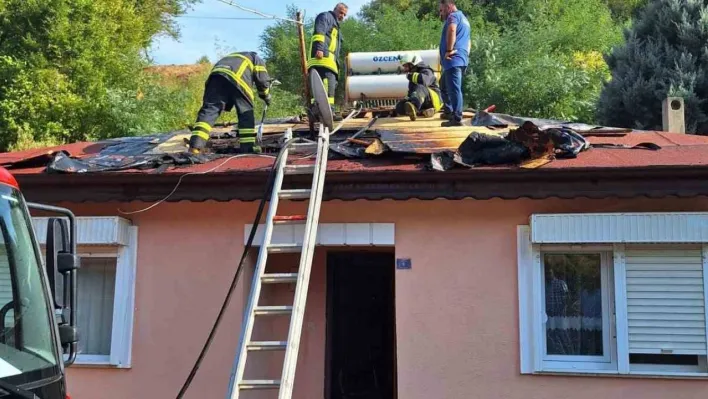 Şenköy'de çatı yangını