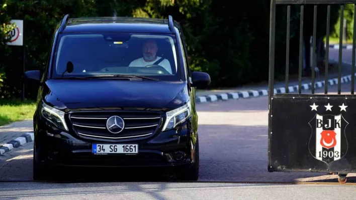 Şenol Güneş, futbolcular ve teknik heyet ile vedalaştı