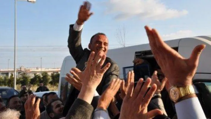 Serbest Bırakılan Galip Öztürk, Davul Ve Zurnayla Karşılandı