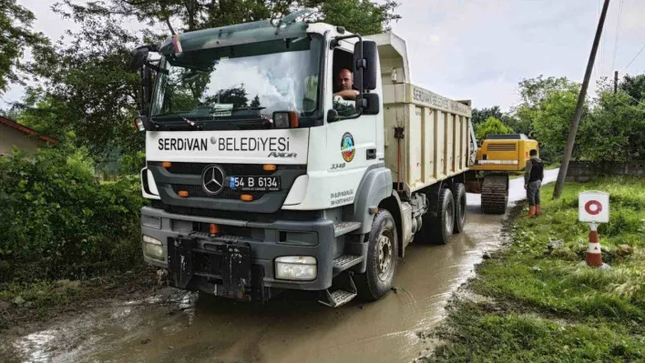 Serdivan'da yağış sonrası onarım ve temizlik çalışması