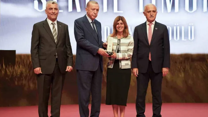Serpil Timuray'a Dünya Türk İş Konseyi'nde 'İş Dünyası Ödülü'