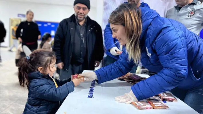 Seyhan Belediyesi, depremzedelerin ihtiyaçlarına koşuyor