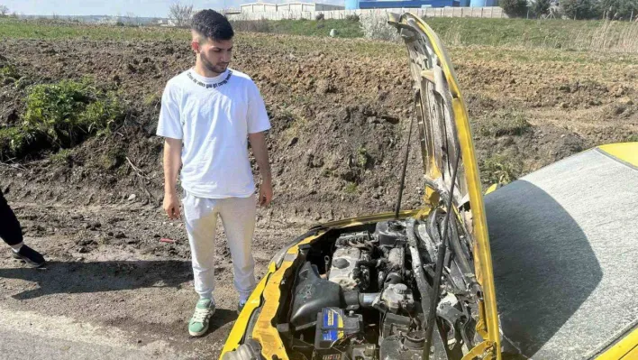 Seyir halinde yanan otomobili itfaiye söndürdü