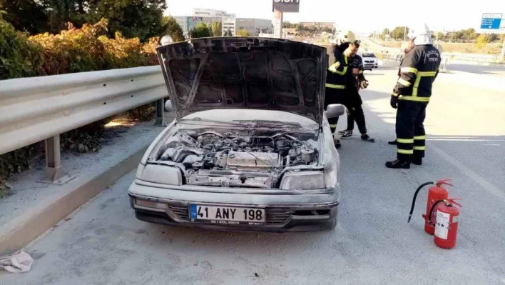 Seyir halindeki araçtan bir anda alevler yükseldi