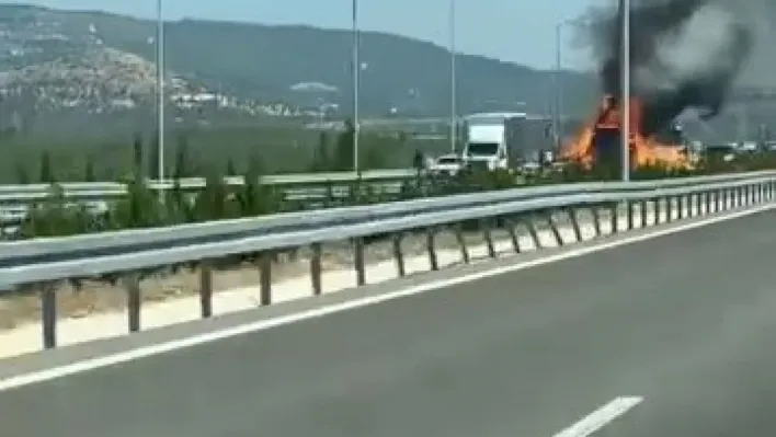 Seyir halindeki tır alev topuna döndü