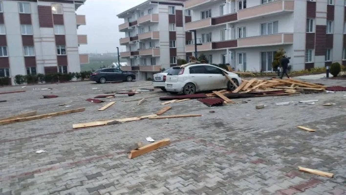 Şiddetli rüzgar Büyükçekmece ve Silivri'de de etkisini gösterdi