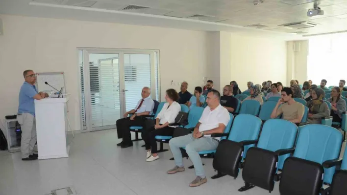 Sigara Bırakma Poliklinikleri'nde görev alacak personele eğitim verildi