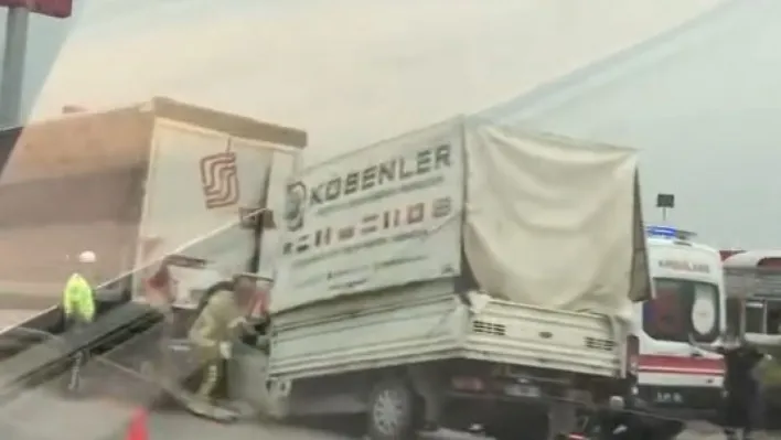 Sıkışan sürücüyü ekipler kurtardı