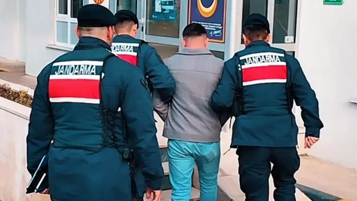 Silahla ateş etti, 'Bizi kim alabilir' dedi, jandarma cevabı verdi