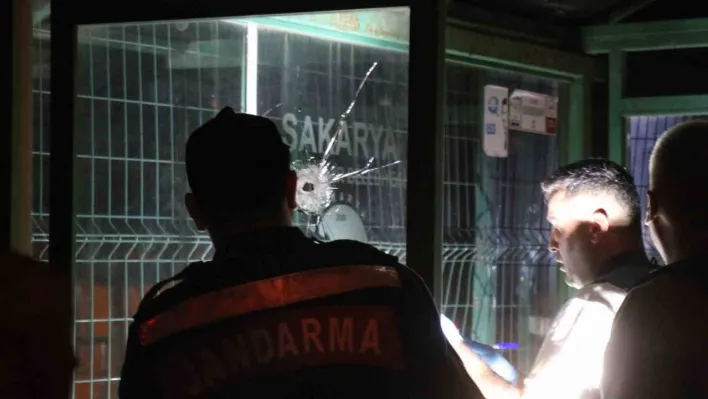 Silahlı kavga sonrası bir aracı gasp ederek kaçmıştı, jandarmaya teslim oldu