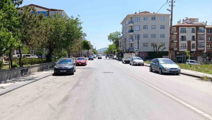 Silahlı kavganın ortasında kalan yaşlı kadın ayaklarından yaralandı