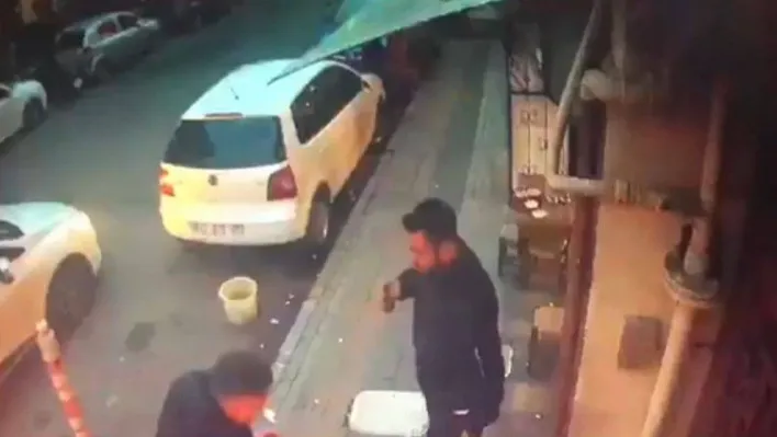 Silahlı saldırı sonrası çaylarını yudumlamaya devam ettiler