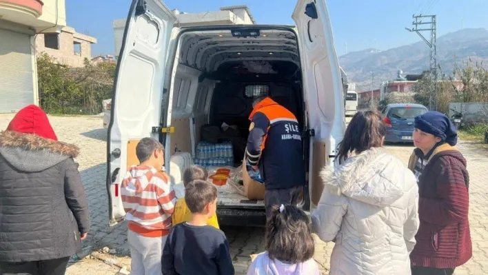 Şile Belediyesi mobil aşevi Antakya'da sıcak yemek dağıtımına başladı