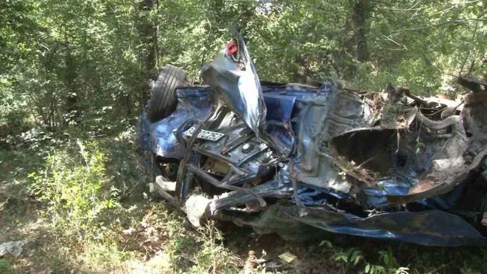 Şile'de otomobil ormanlık alana uçtu: 1 ölü