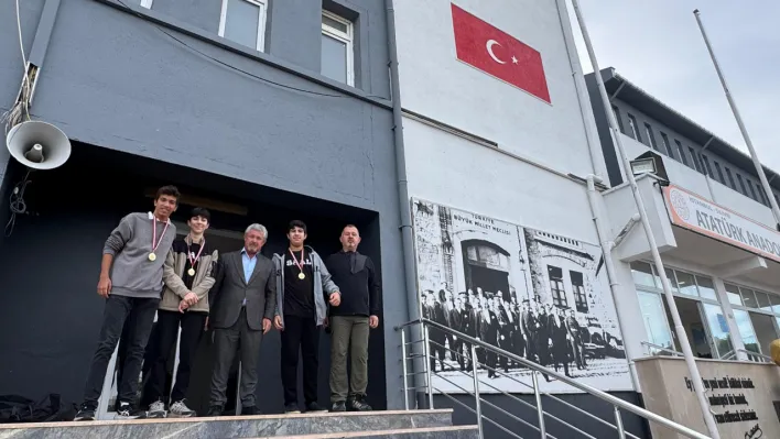 Silivri Atatürk Anadolu Lisesi'nde Satranç Turnuvası Tamamlandı