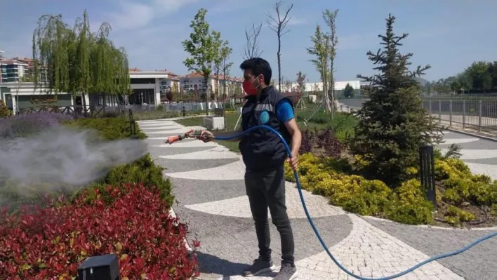 Silivri Belediyesi Park ve Sosyal Tesislerde Düzenli İlaçlama Çalışması Yürütüyor
