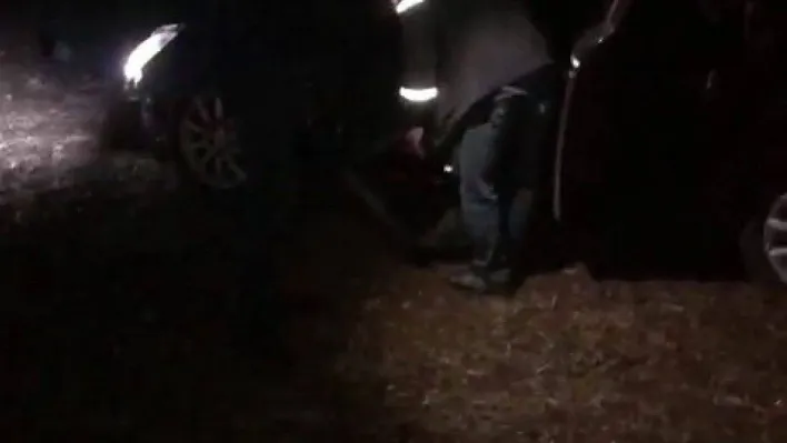 Silivri'de aniden yola çıkan ata otomobil çarptı: 3 yaralı