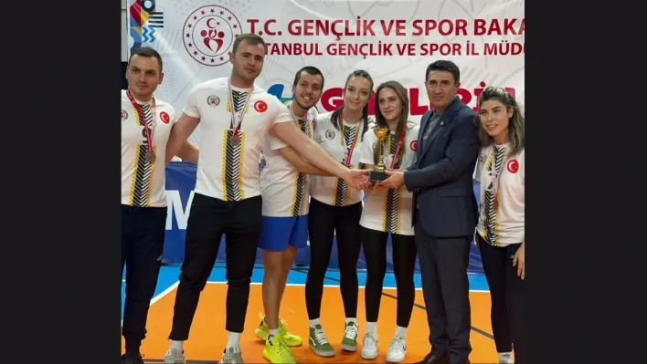 Silivri'de Berat Özdemir Adına Düzenlenen Voleybol Turnuvası Tamamlandı