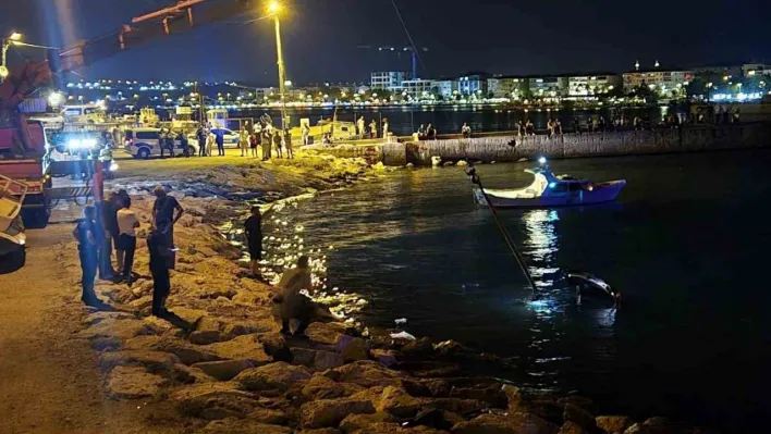 Silivri'de park halindeki araç denize uçtu