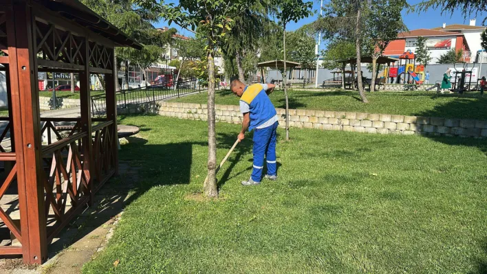 Silivri'de Parklarda Bahar Temizliği Devam Ediyor