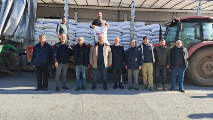 Silivri'de üreticilere 94 tonluk kuzu yemi dağıtıldı