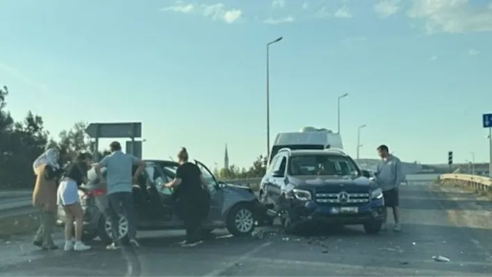 Silivri Sinekli Köprüsü Üzerinde Maddi Hasarlı Kaza!
