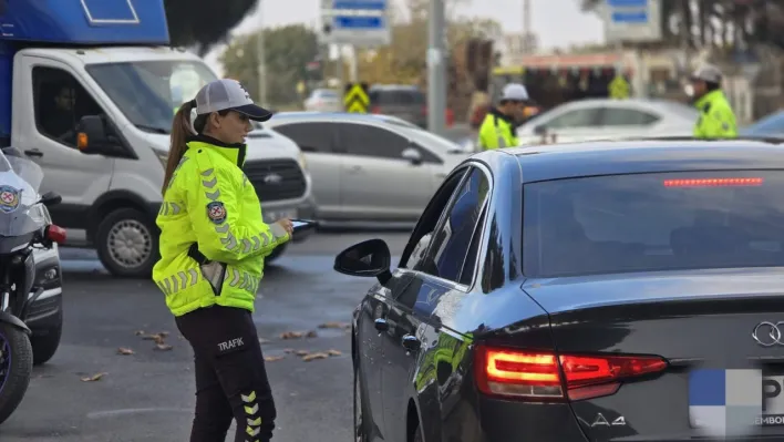 Silivri Trafikte Denetimlerde 214 Araç Sürücüsüne Ceza Kesildi