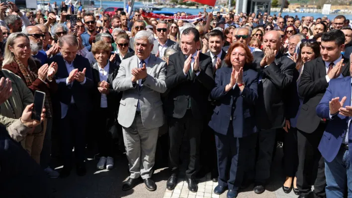 Silivri Yeni Döneme Atatürk Anıtı'nda Saygıyla Başladı