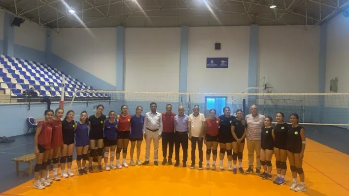 Silivrispor Yönetiminden Kız Voleybol Takımı'na Moral Ziyareti