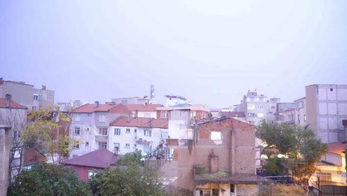 Şimşekler geceyi aydınlattı, ardından yaşanan deprem ise korkuttu