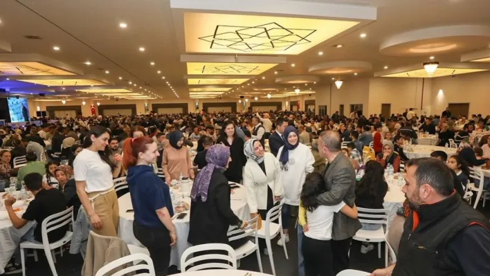 Sincan Belediye Başkanı Ercan çalışanlarla iftarda buluştu