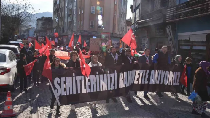 Sındırgı'da Şehitlere Saygı ve Gazze İçin acil ateşkes yürüyüşü gerçekleştirildi