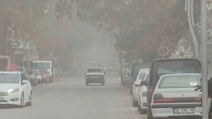 Sındırgı'da sis etkili oldu