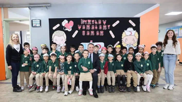 Sınıf başkan adayı Mina sözünü tuttu: Başkan Dursun öğrencileri ziyaret etti