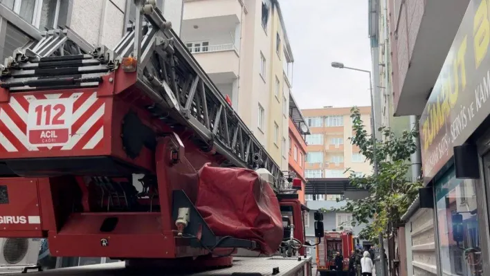 Sinir krizi geçirdi, ailesinin bulunduğu evi yaktı