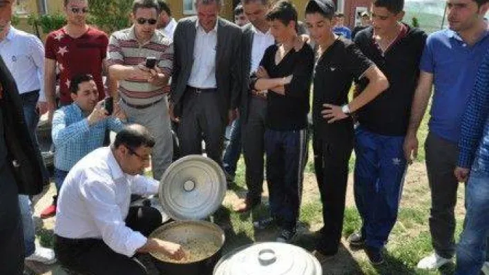 Sinop'lulardan Karakaş'a Keşkek İkramı