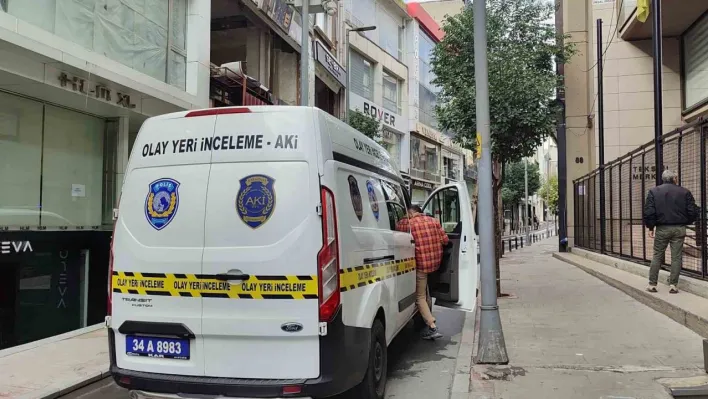 Şişli'de 4 katlı binada çıkan yangında 1 kişi yanarak hayatını kaybetti