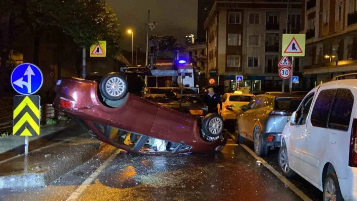 Şişli'de sürücü dehşeti: Patlak lastiğe aldırış etmeden yola devam etti, refüje çıkarak takla attı