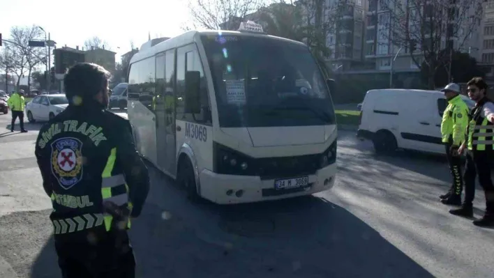 Sivil polis ekiplerinden yolcu kılığında minibüs denetimi