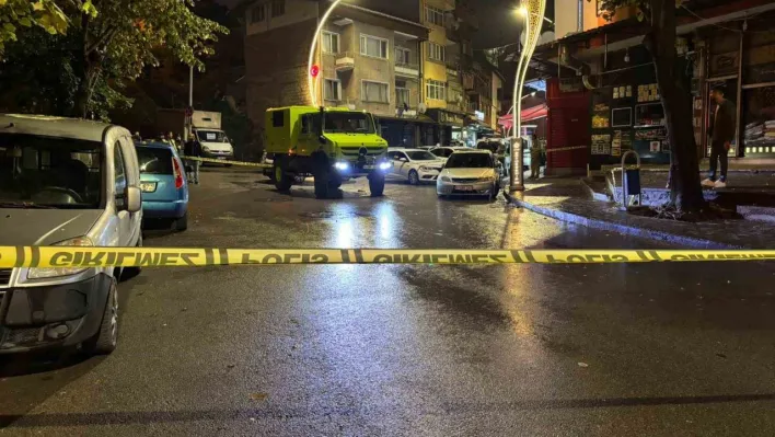 Sokak ortasında cinayet kamerada: Jiletle çevreye rahatsızlık veren şahıs silahla vuruldu