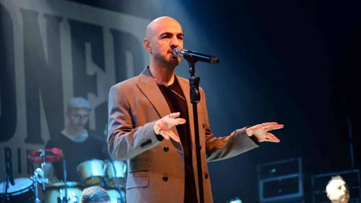 Soner Sarıkabadayı'nın Bursa'da sevenleriyle buluştu