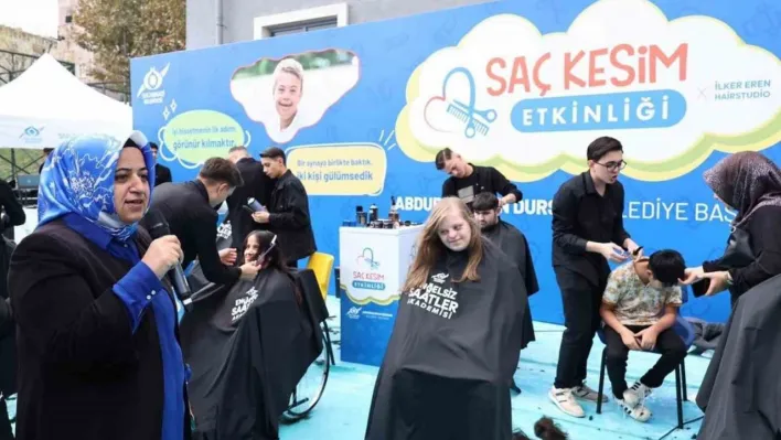 Sosyal medya fenomeni kardeşler engelli bireylerle Saç Kesim Etkinliği düzenledi